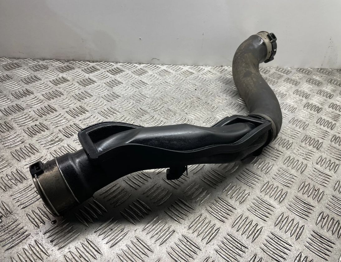 BMW 5 Series F10/F11 (2009-2017) шланг радиатора интеркулера 4735270 23250940