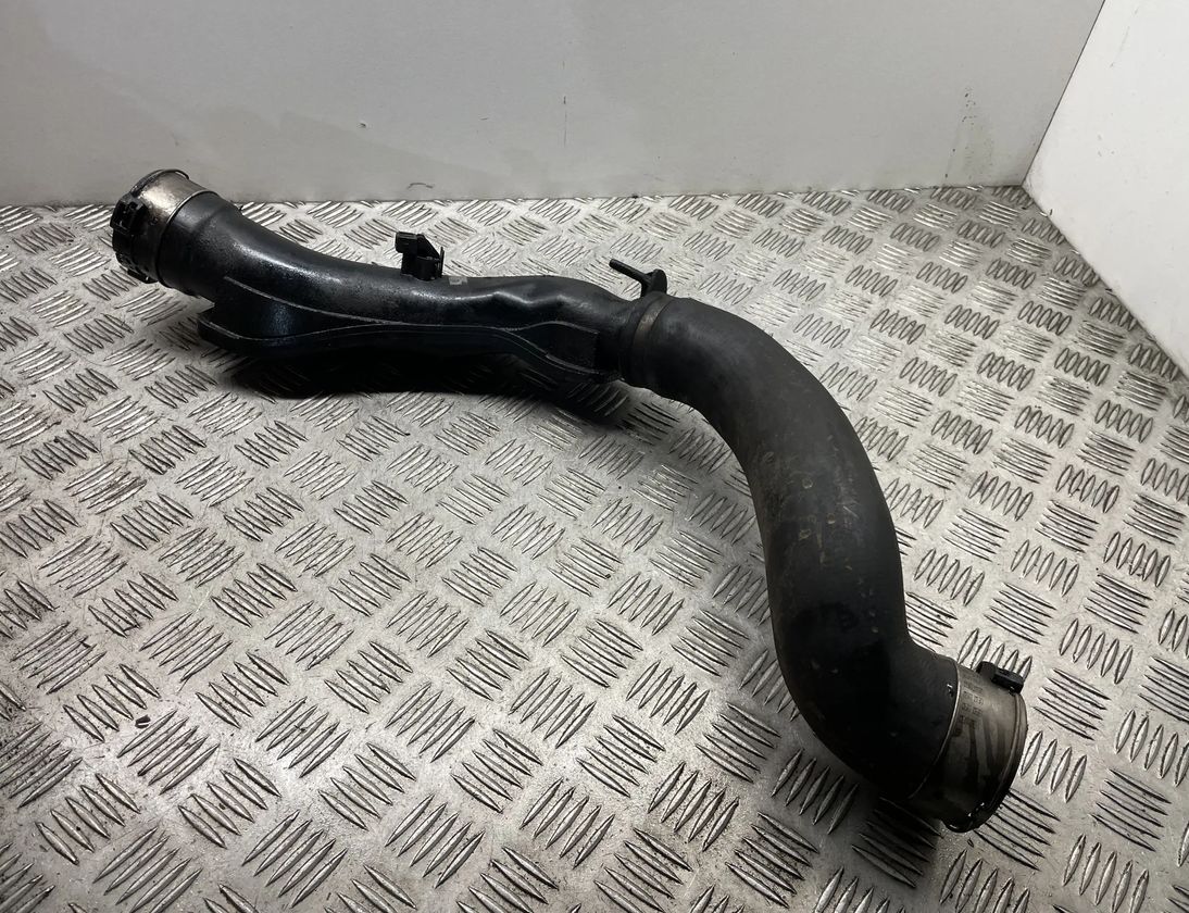 BMW 5 Series F10/F11 (2009-2017) шланг радиатора интеркулера 4735270 23250940