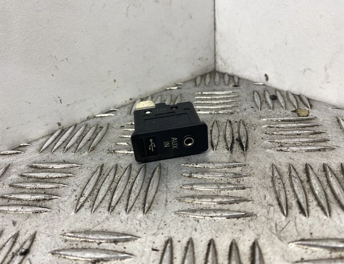 BMW 5 Series F10/F11 (2009-2017) Дополнительные соединители музыкального проигрывателя 9129651,61319129651 23485157