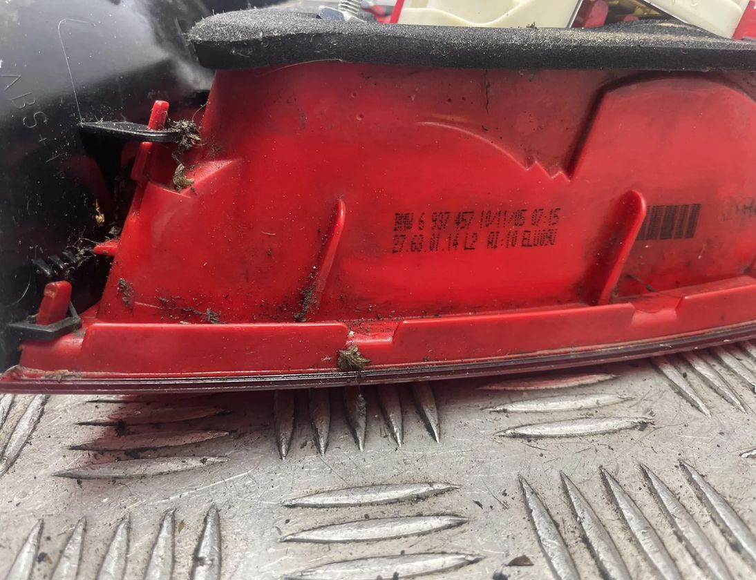 BMW 3 Series E90/E91/E92/E93 (2004-2013) Ľavé zadné koncové svetlo 6937457 23991430