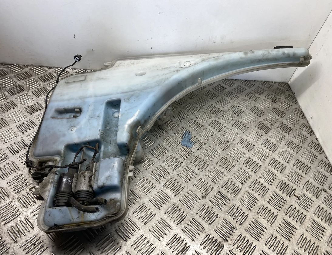 BMW 3 Series E90/E91/E92/E93 (2004-2013) Nádrž na ostrekovač okien 7124231 24352402