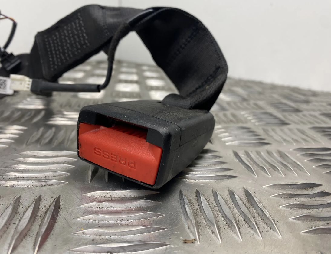 BMW 4 Series F32/F33/F36 (2013-2020) Zadný stredný sedadlový pracka 7375448 27592360