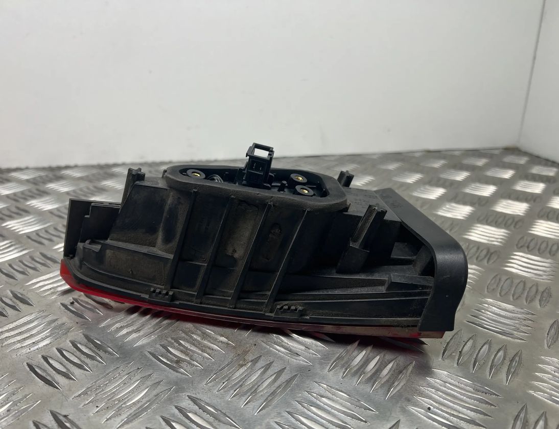 SKODA Superb 3 generation (2015-2023) Pravé zadné svetlo na kufri 3v9945308c 28103539