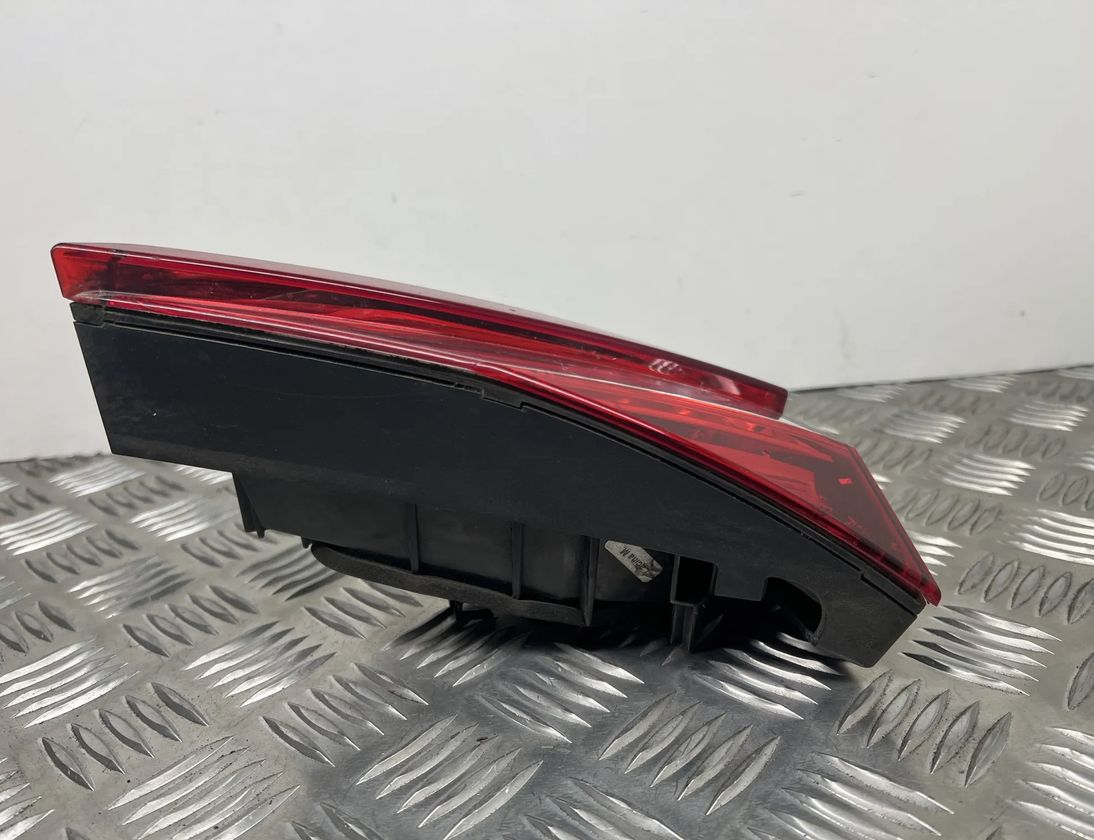 SKODA Superb 3 generation (2015-2023) Pravé zadné svetlo na kufri 3v9945308c 28103539