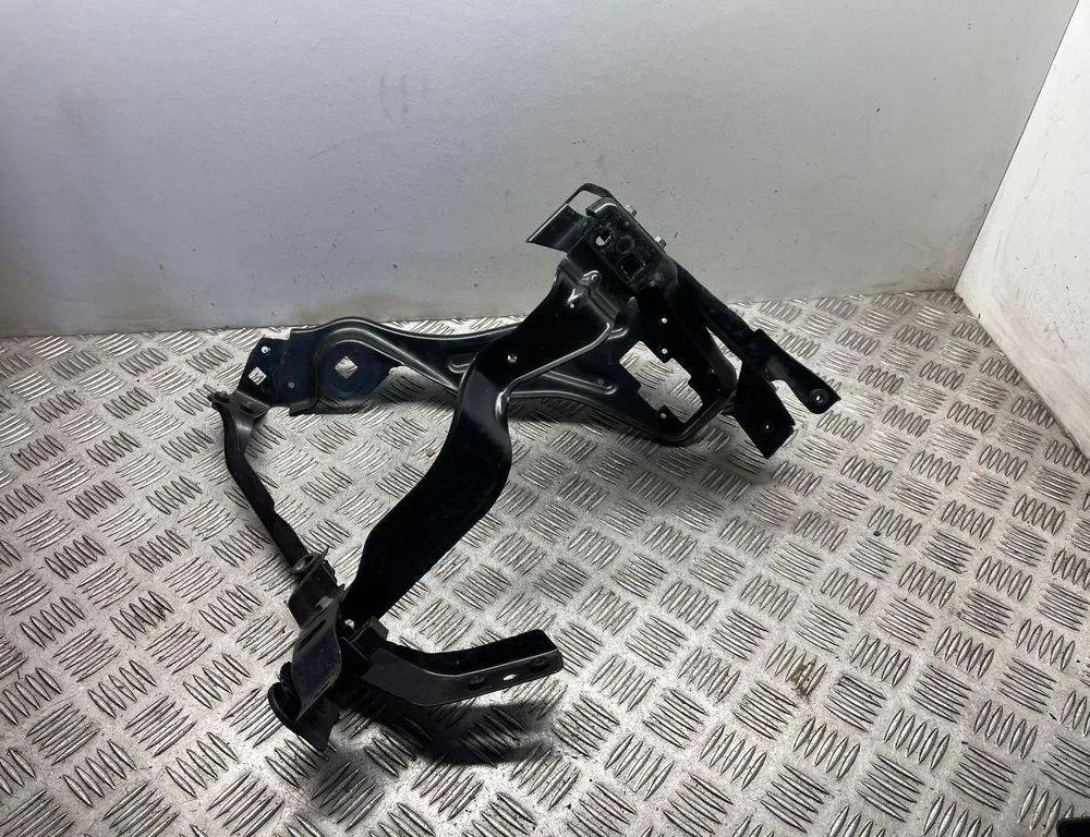 MERCEDES-BENZ C-Class W204/S204/C204 (2004-2015) Left Headlight Bracket Mount A2046201191 30996391