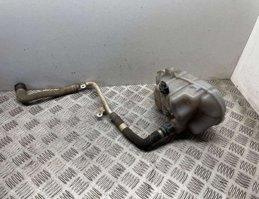 AUDI A6 C8/4K (2018-2024) Expanzná nádrž 4G0121403R 30997262