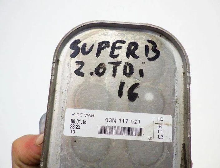 SKODA Superb 3 generation (2015-2023) Масляный радиатор 03N117021 24280762