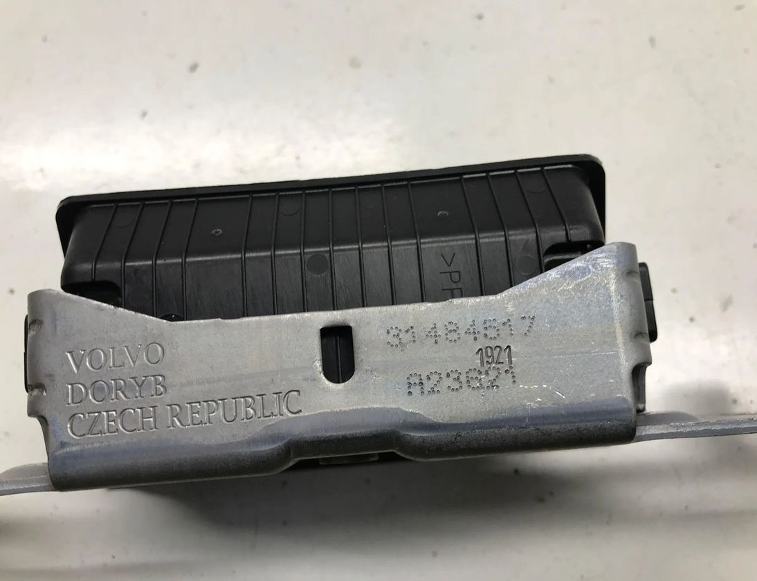 VOLVO XC40 1 generation (2017-2024) Крепежная 31484517 30187151