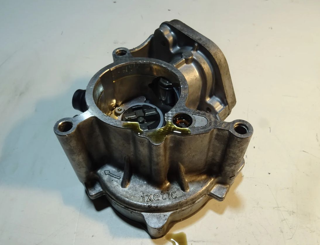 AUDI A4 B8/8K (2011-2016) Вакуумный насос 06K145100B 13964341