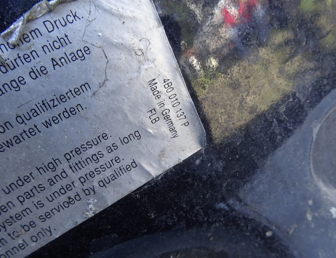 AUDI A6 C5/4B (1997-2004) Kapota 4B0010137P 15074529