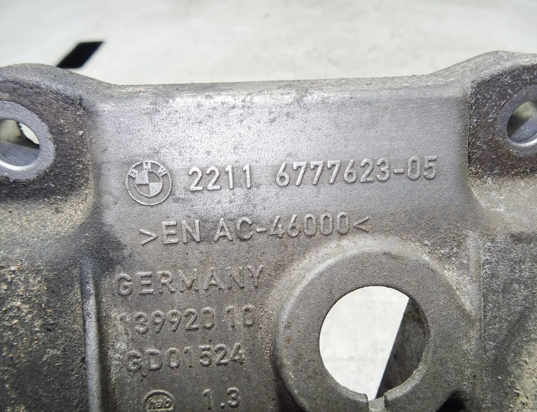 BMW 5 Series Gran Turismo F07 (2010-2017) Držiak motora na ľavej strane 6777623,22116777623 17015016