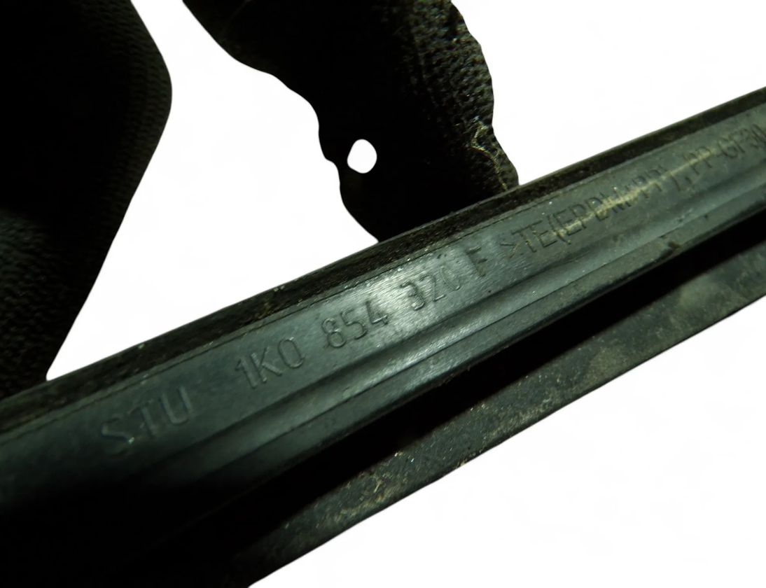 VOLKSWAGEN Golf 5 generation (2003-2009) Pravý vertikálny lem čelného skla 1K0854320F 28035213