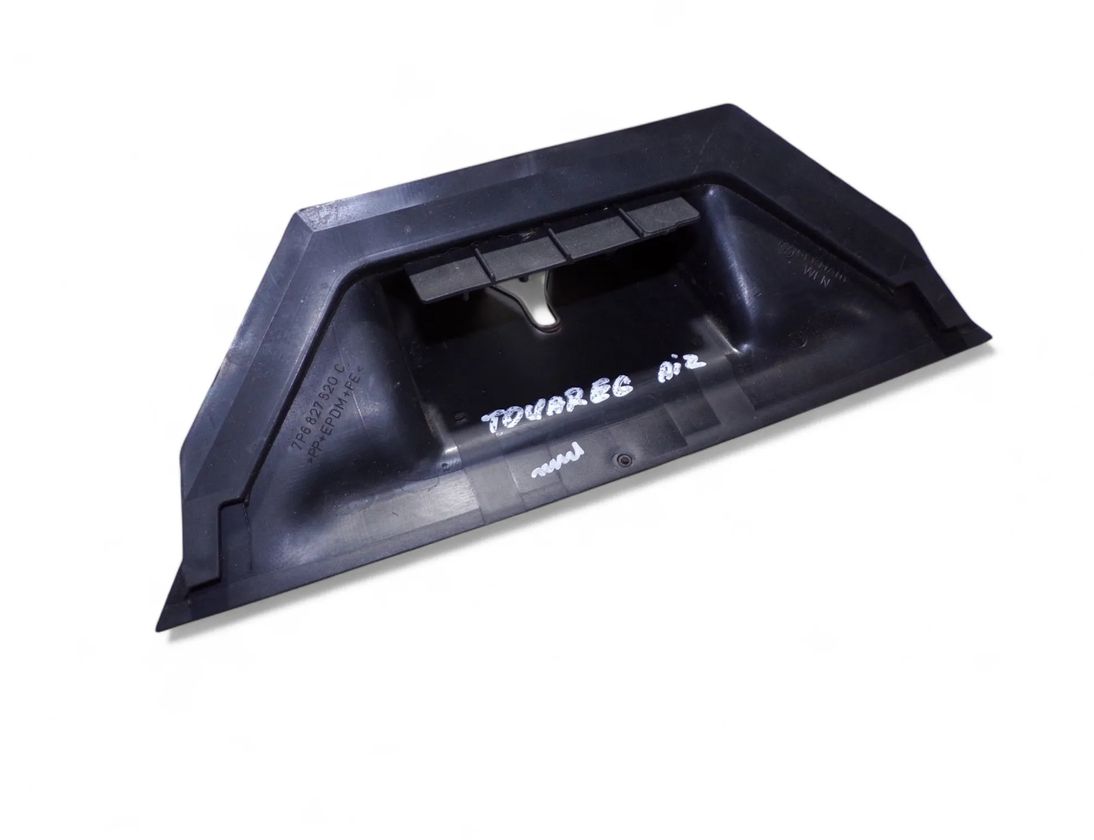 VOLKSWAGEN Touareg 2 generation (2010-2018) Обделка замка багажника 7P6827520C 28338667