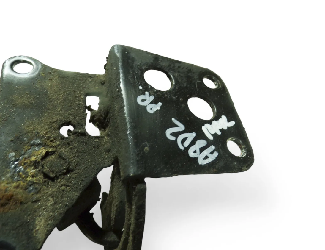 AUDI A8 D2/4D (1994-2002) Bezpečnostná poistka kapoty 31701132