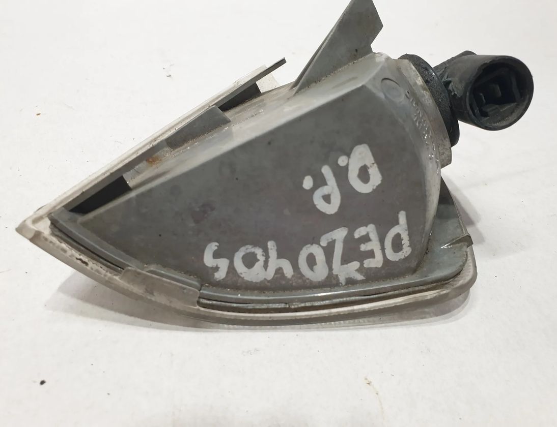 PEUGEOT 405 1 generation (1987-1996) Повторитель переднего правого крыла 0186045 21761298