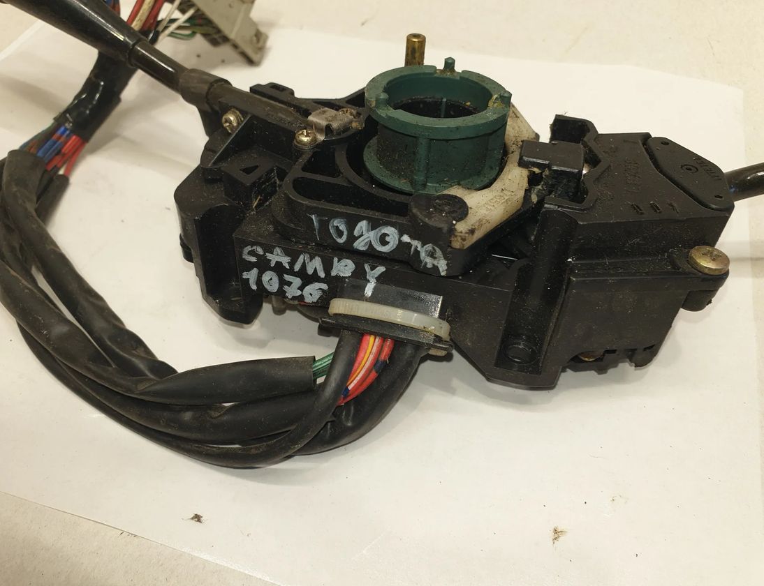 TOYOTA Camry V20 (1986-1991) Подрулевой переключатель 24351906