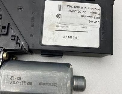 VOLKSWAGEN Touareg 1 generation (2002-2010) Motor ovládania okna ľavých zadných dverí 7L0959703,7L0959795 21197908