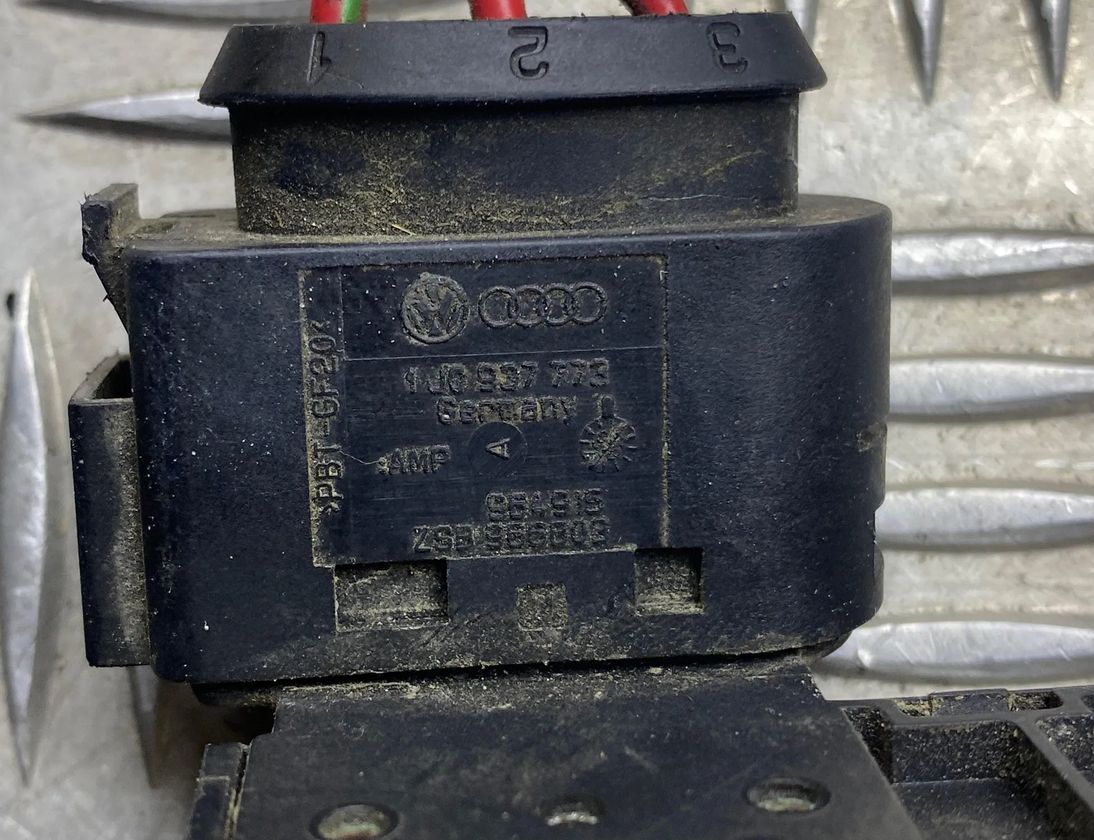 AUDI A3 8L (1996-2003) Распределительная коробка 1J0937772 29096158