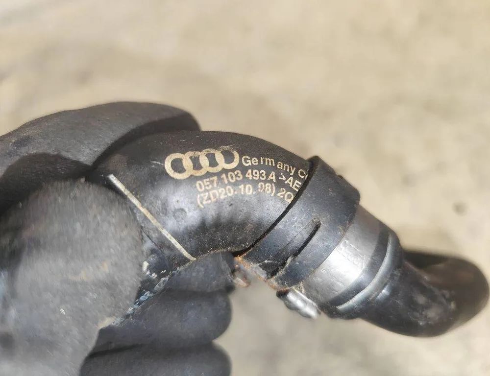 AUDI A6 C8/4K (2018-2024) Breather hose 057103493A 31500643