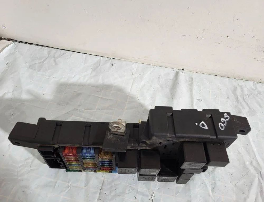 VOLVO S60 1 generation (2000-2009) Блок предохранителей 8637841 31505063