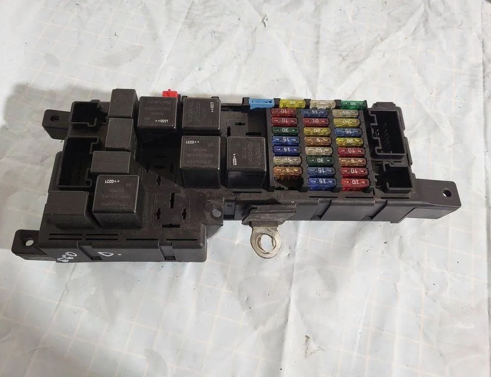 VOLVO S60 1 generation (2000-2009) Блок предохранителей 8637841 31505063