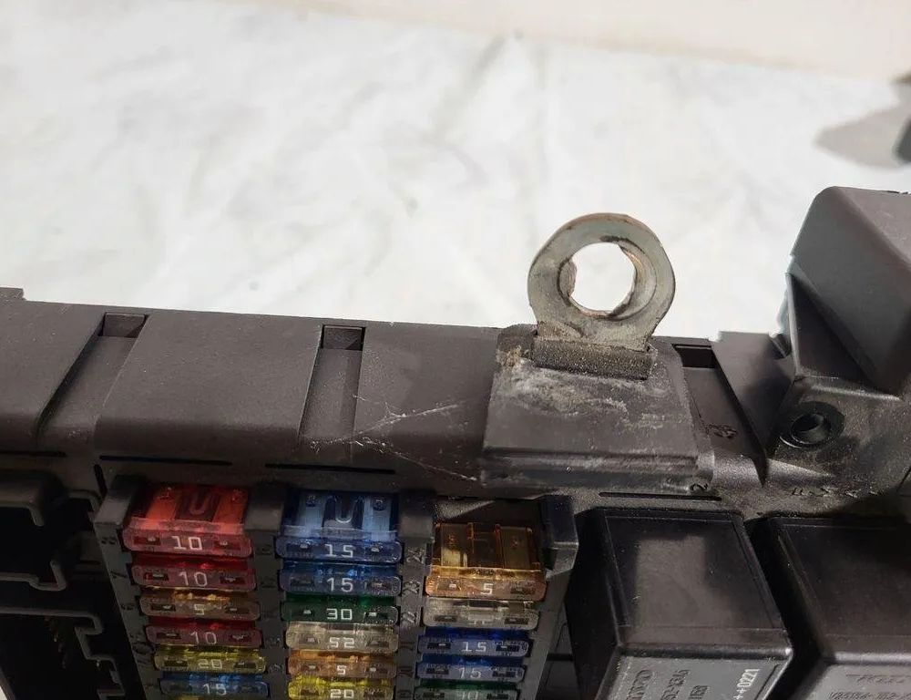 VOLVO S60 1 generation (2000-2009) Блок предохранителей 8637841 31505063