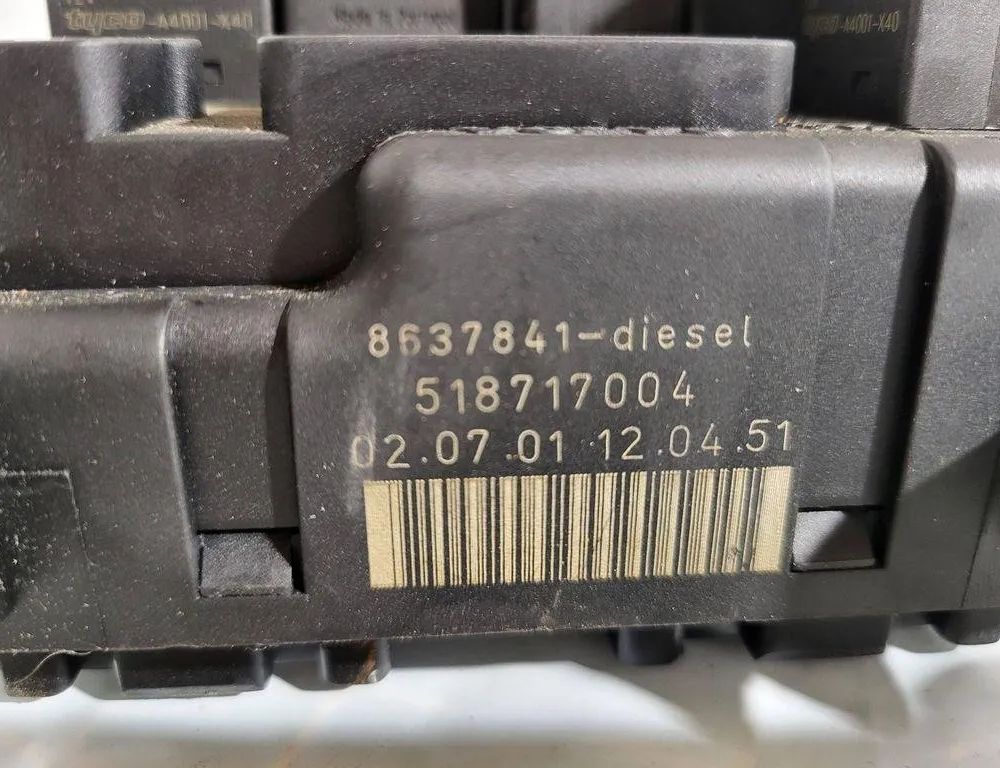 VOLVO S60 1 generation (2000-2009) Блок предохранителей 8637841 31505063