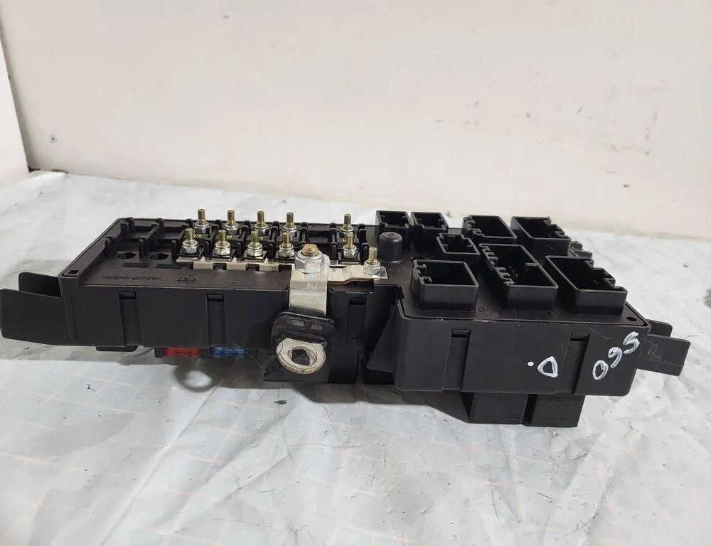 VOLVO S60 1 generation (2000-2009) Блок предохранителей 8637841 31505063