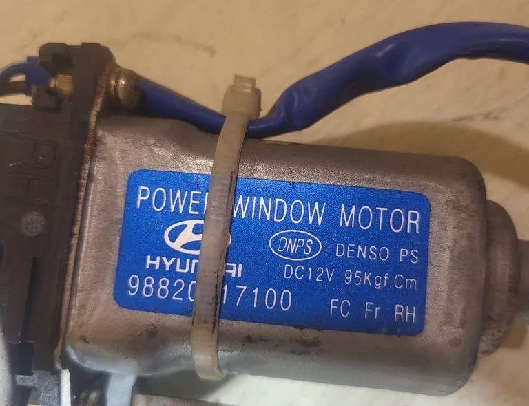 HYUNDAI Matrix 1 generation (2001-2010) Rear Right Door Window Regulator 9882017100 31506175