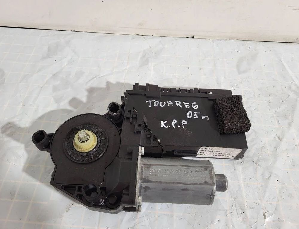 VOLKSWAGEN Touareg 1 generation (2002-2010) Front Left Door Window Regulator Motor 05070710,7L0959793A 31506213