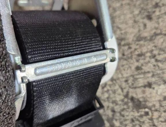 FORD Focus 2 generation (2004-2011) Ľavý zadný bezpečnostný pás 33005876d 31511616