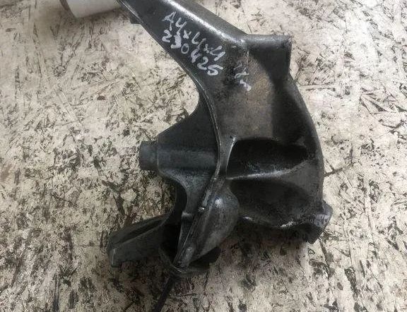 AUDI A4 B9/8W (2015-2024) Left Side Engine Bracket 4m0199307ad 32119524