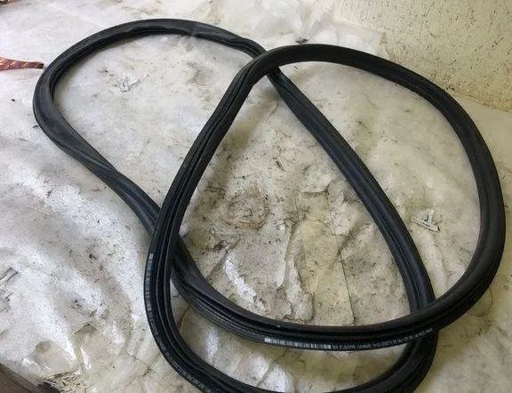 SKODA Scala 1 generation (2019-2023) Резиновый уплотнитель крышки багажника 657827705 32122548