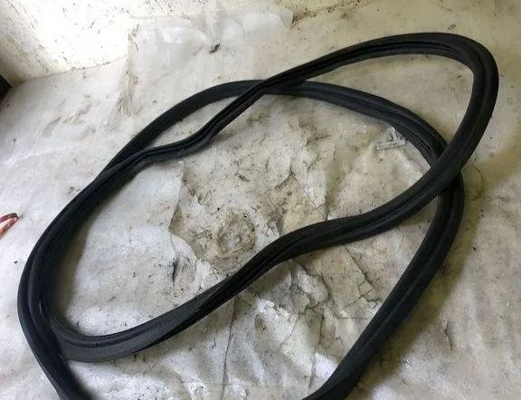 SKODA Scala 1 generation (2019-2023) Резиновый уплотнитель крышки багажника 657827705 32122548