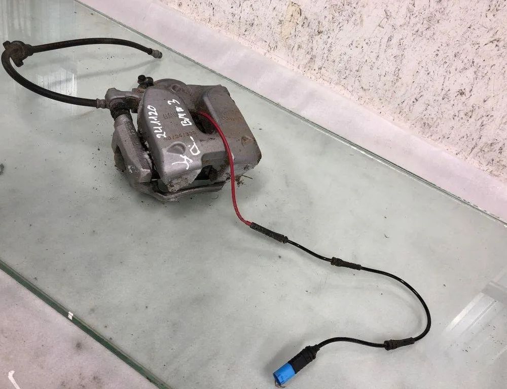 BMW 3 Series G20/G21/G28 (2018-2024) Ľavý predný brzdový strmeň 53389a 32132399