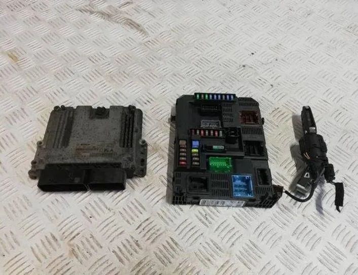 PEUGEOT 308 T9 (2013-2021) Engine Control Unit ECU 0281031043 27894102