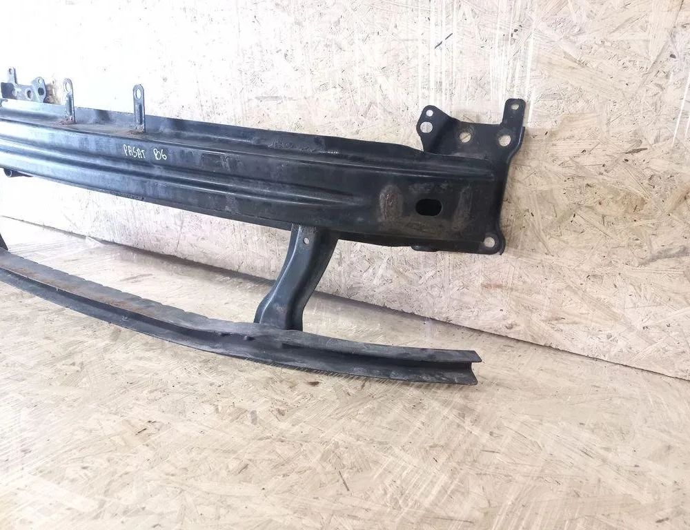 VOLKSWAGEN Passat B6 (2005-2010) Усилитель переднего бампера 3C0807093 31446244