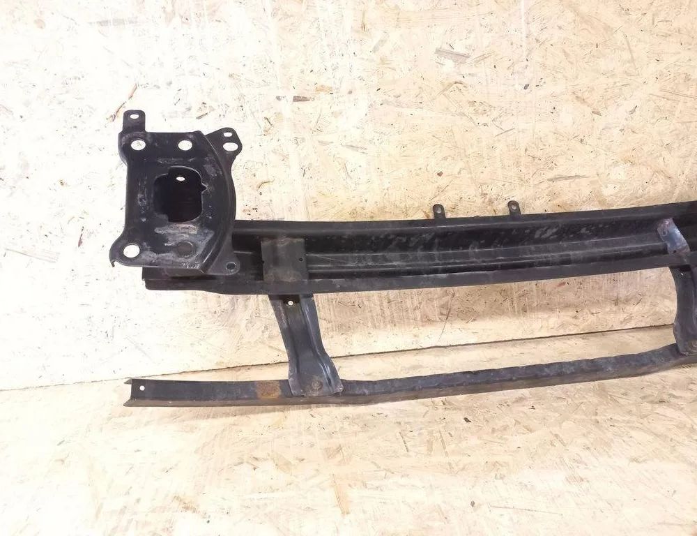 VOLKSWAGEN Passat B6 (2005-2010) Усилитель переднего бампера 3C0807093 31446244