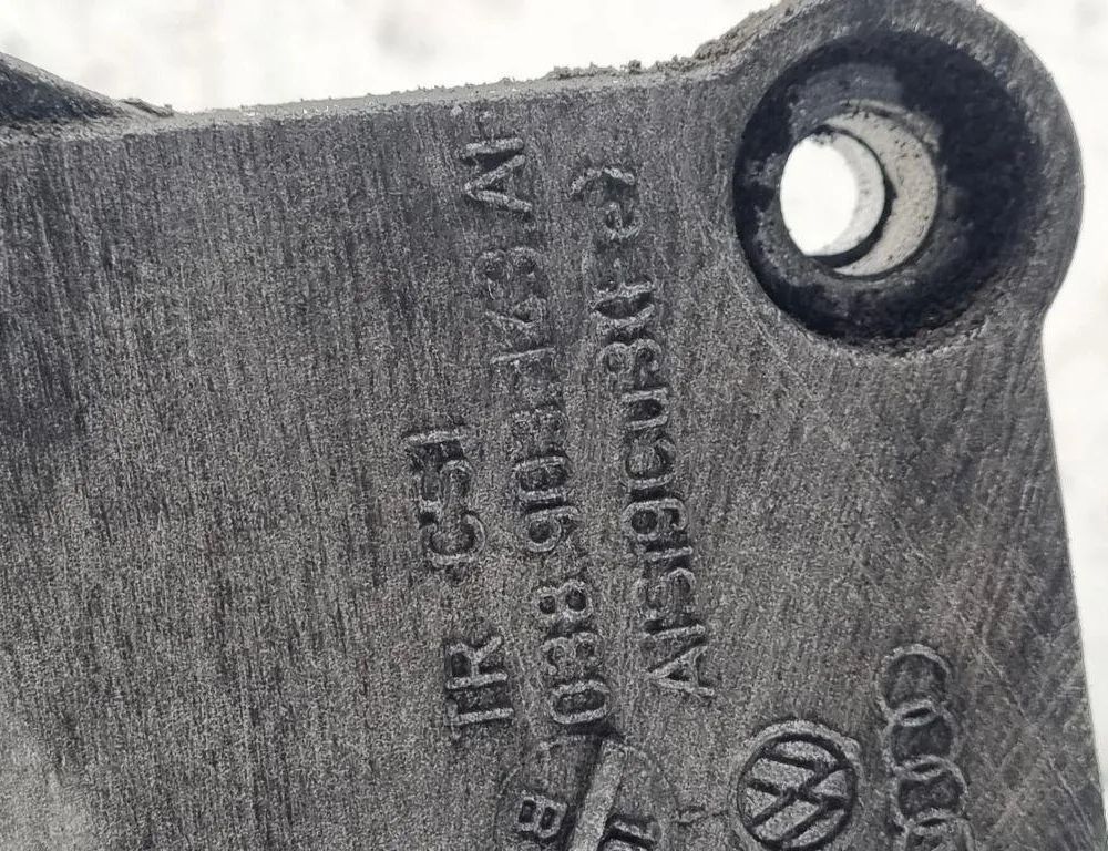 VOLKSWAGEN Passat B7 (2010-2015) Alternator bracket 038903143AF 31446249