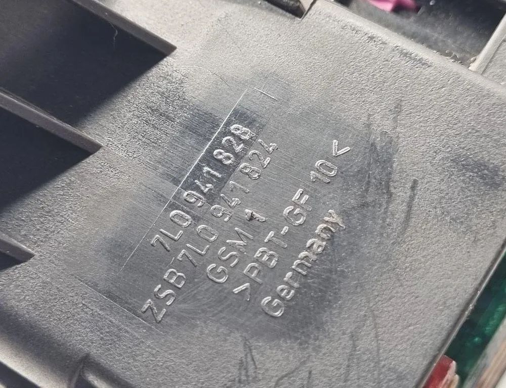 VOLKSWAGEN Touareg 1 generation (2002-2010) Блок предохранителей 7L0941828 31474835