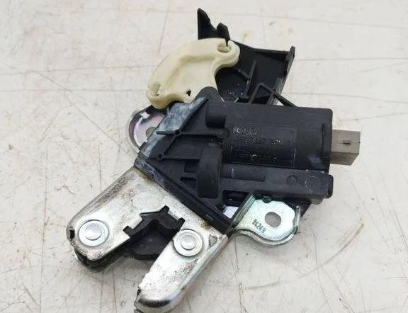 VOLKSWAGEN Passat B6 (2005-2010) Tailgate Boot Lock 4F5827505D 31906542