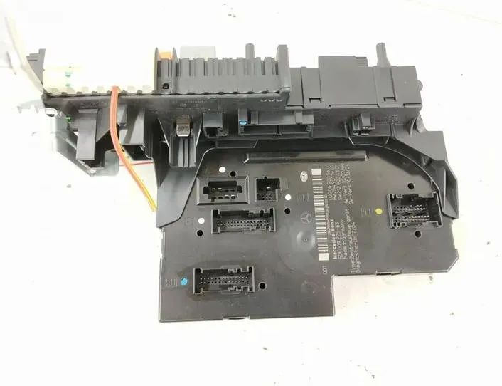 MERCEDES-BENZ C-Class W204/S204/C204 (2004-2015) Fuse Box DALISID3603,2049005003,2049065602 27147623