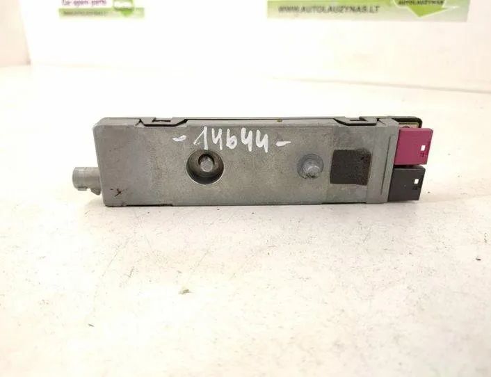 MERCEDES-BENZ E-Class W212/S212/C207/A207 (2009-2016) Zosilňovač antény na kufri DALISID2329,A2128201689,2128201689 27155356