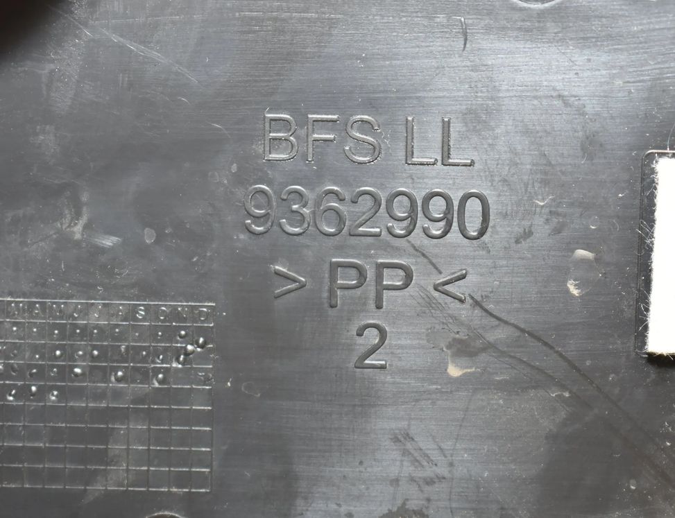 BMW 5 Series G30/G31 (2016-2023)  Нижняя панель 9362990 11818762