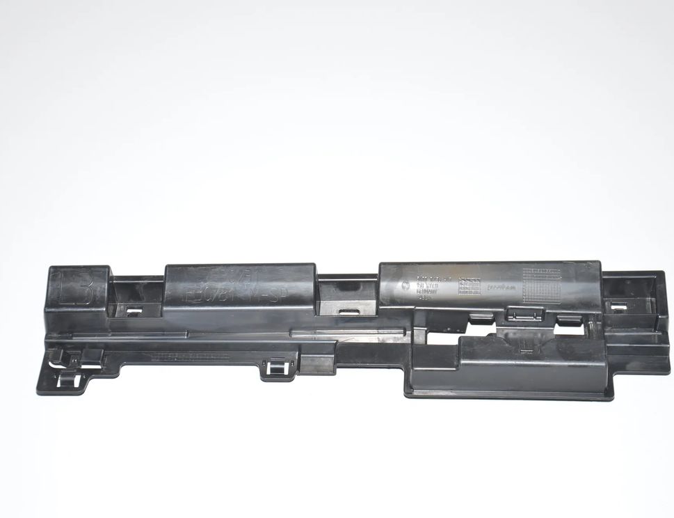 BMW 3 Series F30/F31 (2011-2020) Передний левый боковой держатель юбки 7256917 12118130