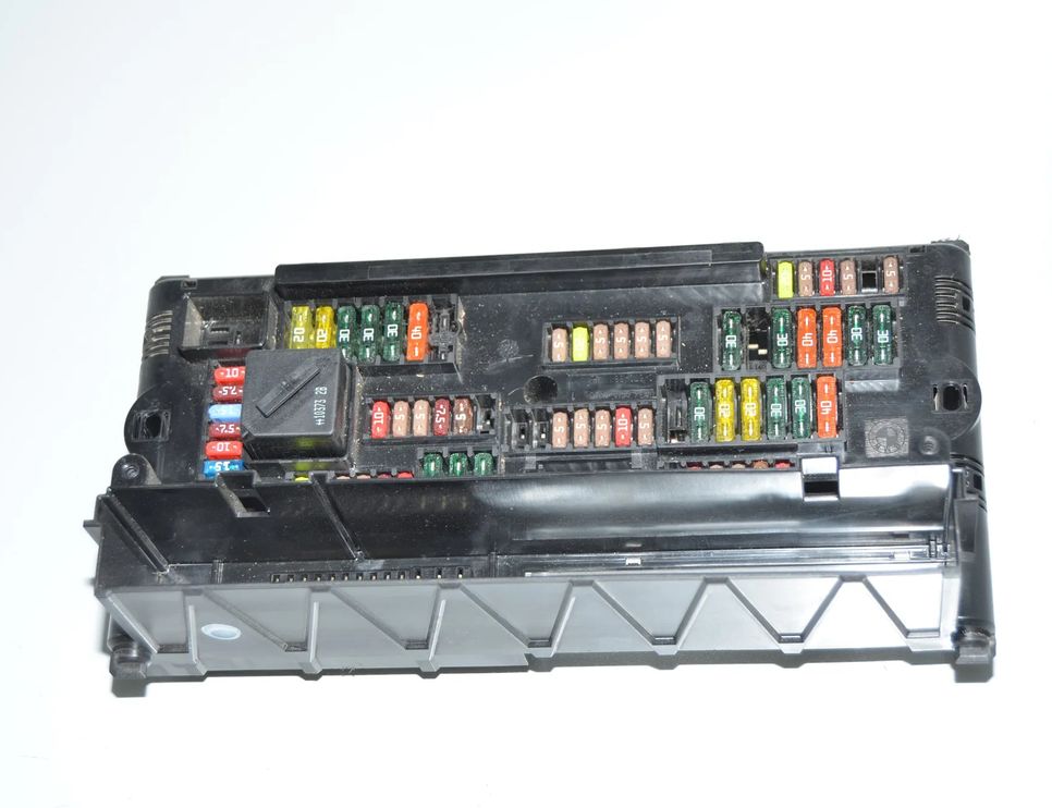 BMW 5 Series F10/F11 (2009-2017) Pojistková skrinka 9234421,61149234421 17812950