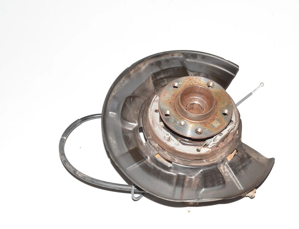 BMW 3 Series F30/F31 (2011-2020) Pravý zadný náboj kolesa 6792524,33326792524,6867262,33416867262,6792369,33416792369 18320996