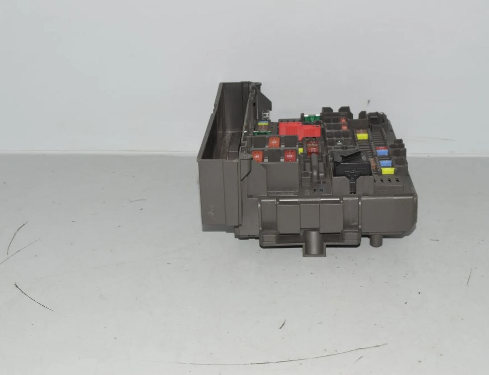 BMW 3 Series E90/E91/E92/E93 (2004-2013) Fuse Box 9119446 2548953