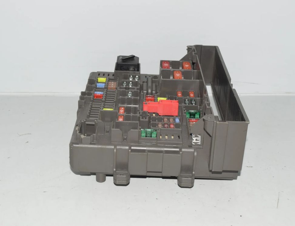 BMW 3 Series E90/E91/E92/E93 (2004-2013) Fuse Box 9119446 2548953