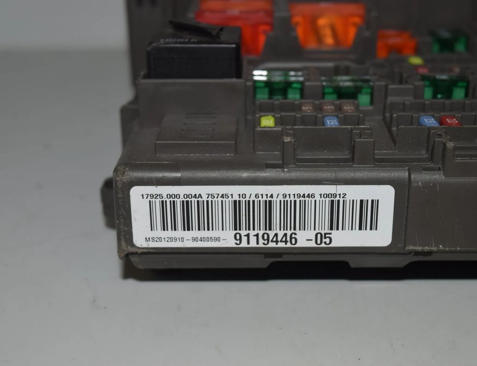 BMW 3 Series E90/E91/E92/E93 (2004-2013) Fuse Box 9119446 2548953